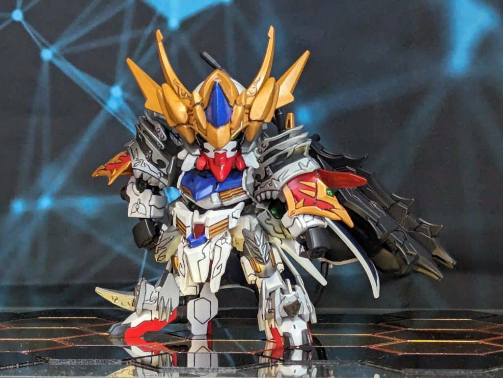 背中にはパテ埋めしたソードメイス、ツインメイスと馬超ガンダムバルバトスから大禍槌をジャーマングレーの缶スプレー塗装。
