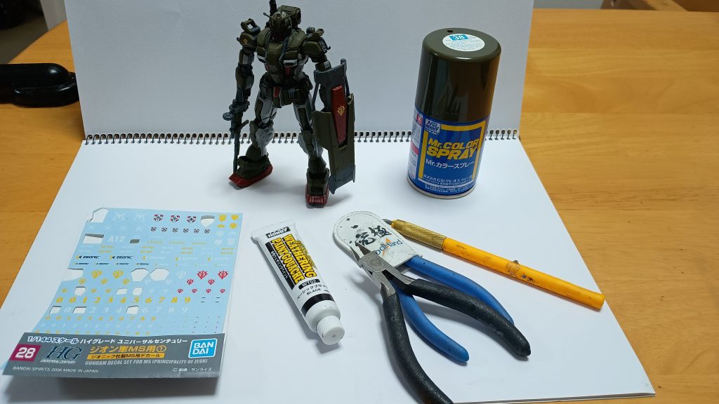 使った工具と塗料です。ズボラ時短製作ですね。白ランナーを缶スプレー塗装、2度切りのみ、ゲートのヤスリ処理なし、スミ入れ、つや消し、デカール貼り付けです。デカールの段差なくす方法教えてください😂