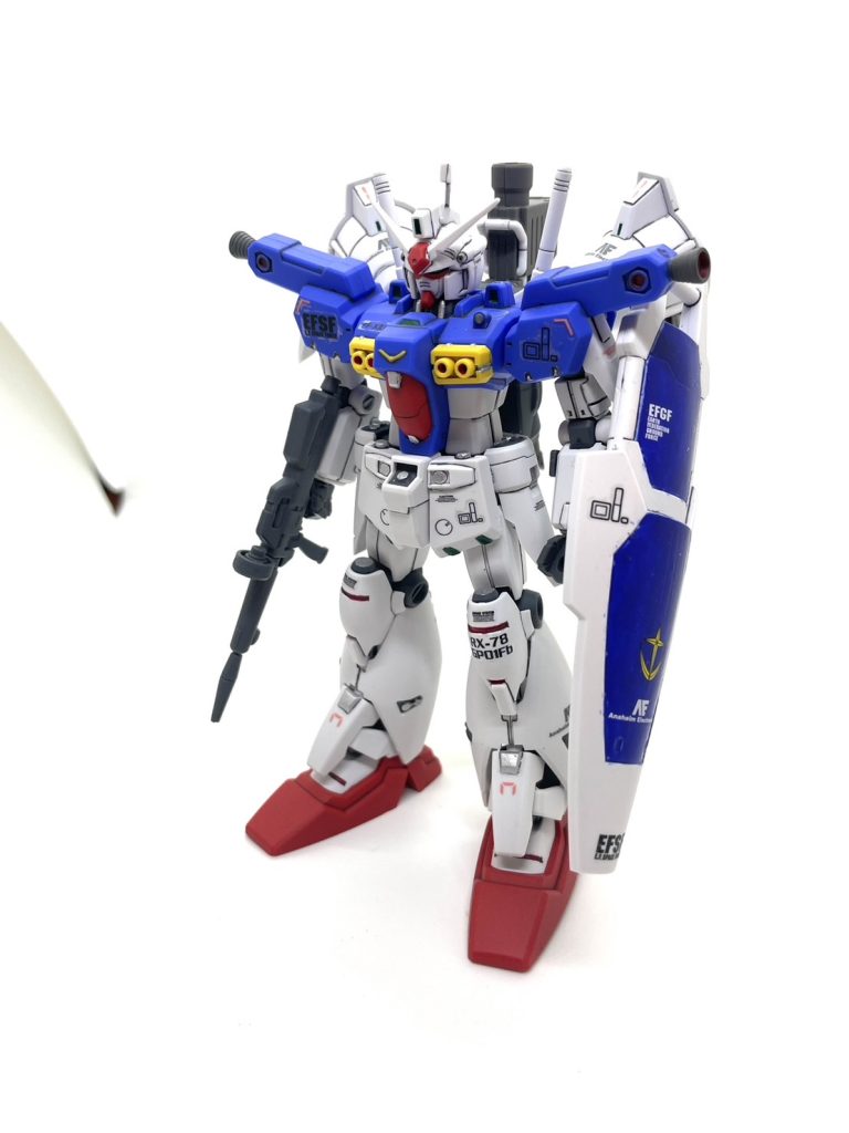 ホワイトのみ成型色レッドはサザビーレッドブルーはコバルトブルー部分塗装のデカール、つや消しです!