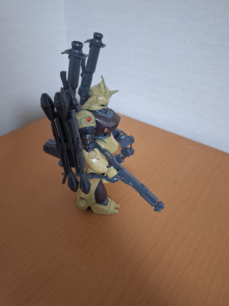 ケンプファーをサンドブラウンで塗ったら、なんか便所コオロギみたい😱しかも、塗りムラありまくり😱でも好きです。お目汚し失礼しましたm(_ _)m