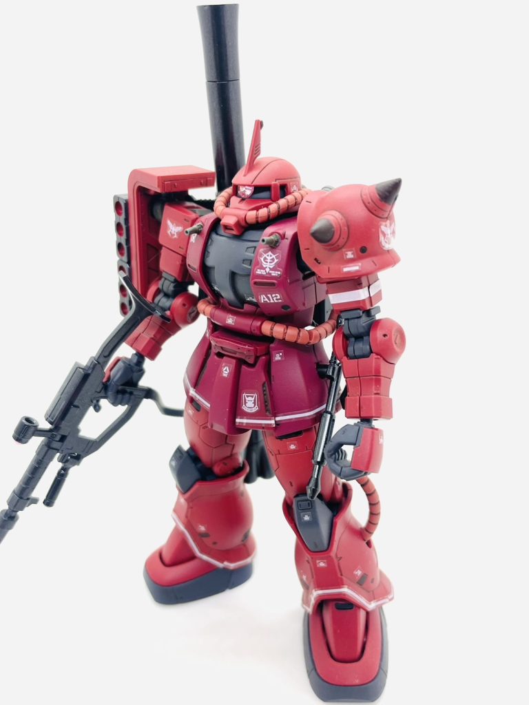 動力パイプの色はそのままですが本体カラーは変更しています!МSシャアレッドと赤2号の缶スプレーを使用しました! デカールのつや消しです!