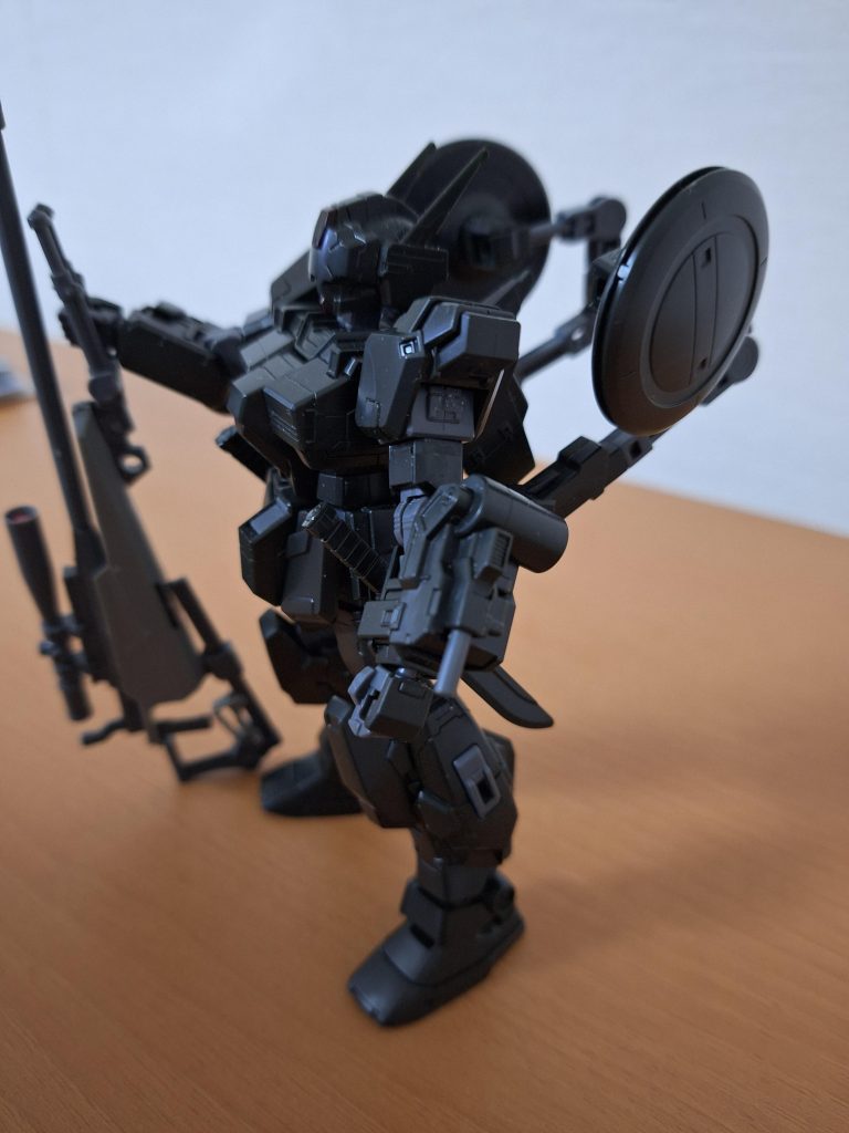 左前腕の武装は、スタンワイヤーでなく、牽制用のバルカン砲としました。