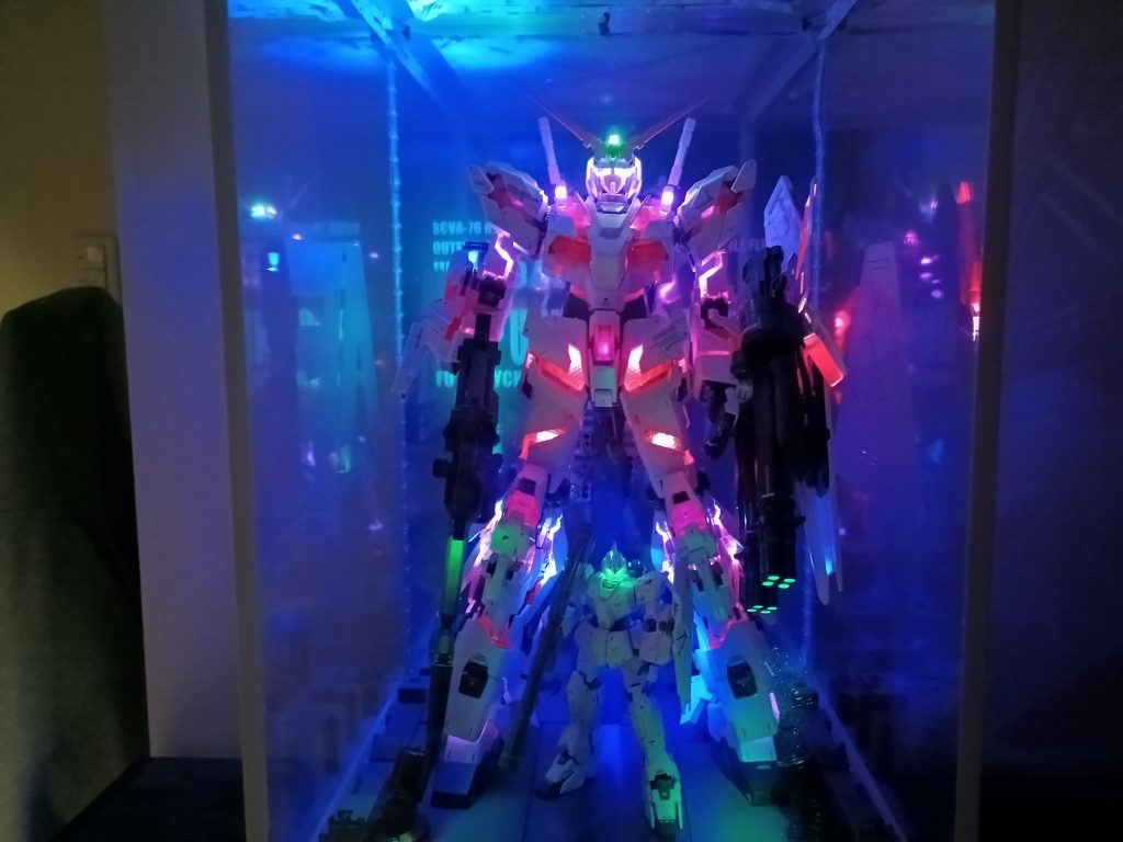 灯りを消して全身ショット☝️