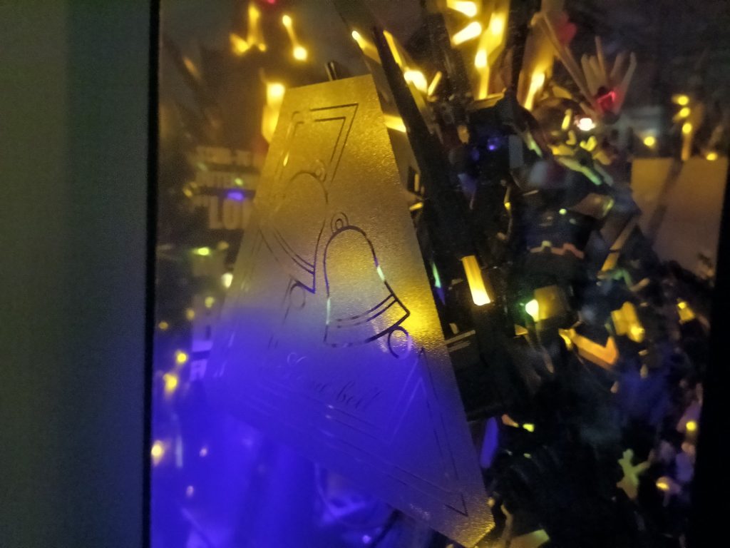 バンシィ・ノルンの収納ケースにもロンド・ベルのロゴを👍