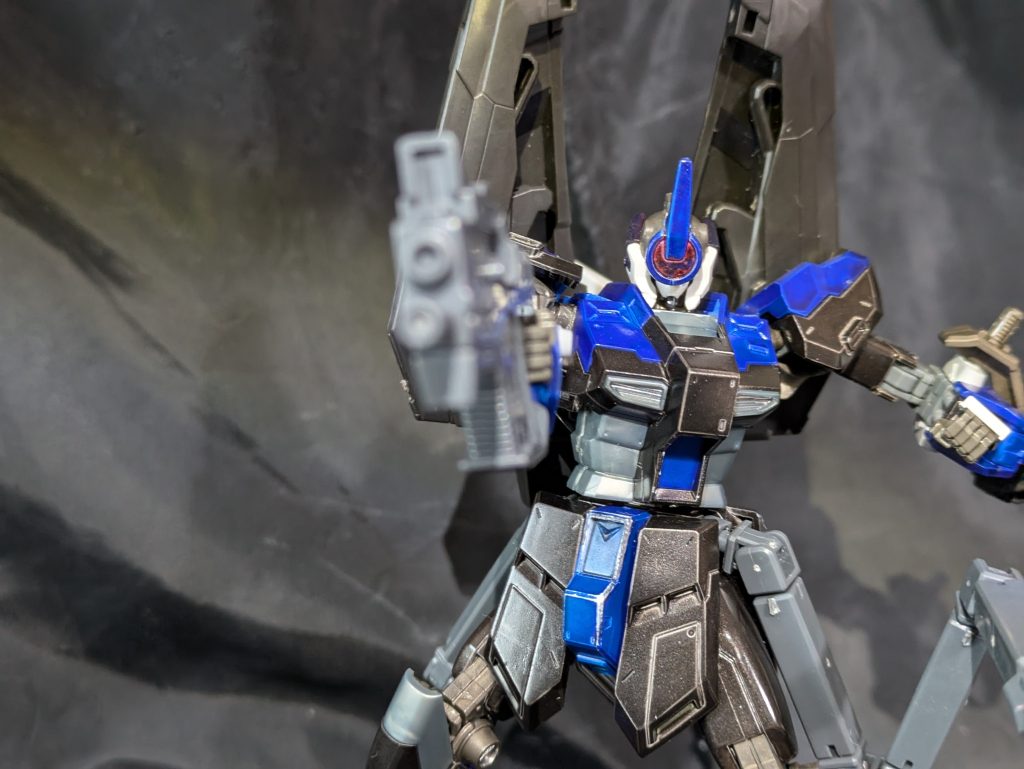 射撃武装紹介エイレーン社製ビームマシンガンリペールの武器製造子会社で製造された武装で、小型ビーム粒子を速射することにより、多大な破壊力を有する。また、動力源は、機体本体のジェネレーターを通している。