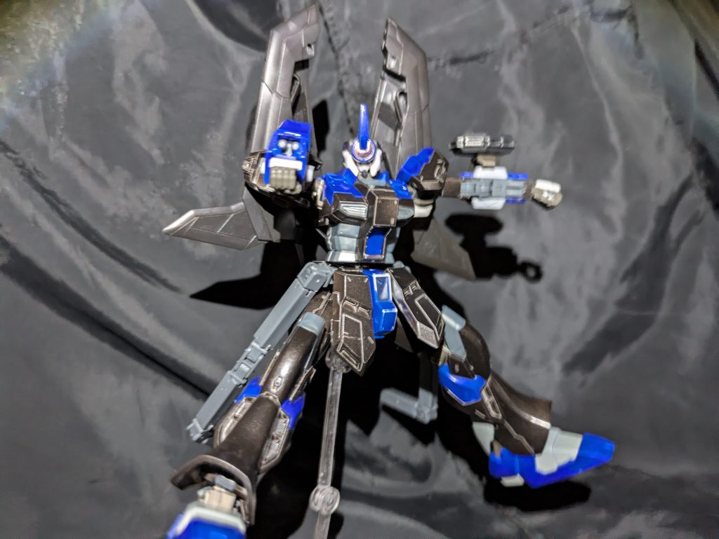 腕部核融合炸裂弾本機の腕部に搭載されている小型のグレネードランチャーで、1発の威力は、中型戦艦を破壊する程の火力を誇る。