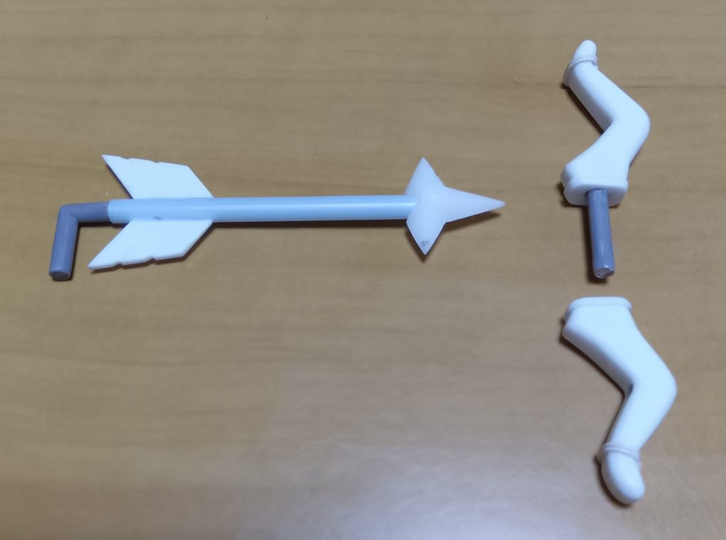 作るつもりはなかったけど、サブスクでOVAを視聴したのでプラ材とランナーで光の弓矢を自作しました。