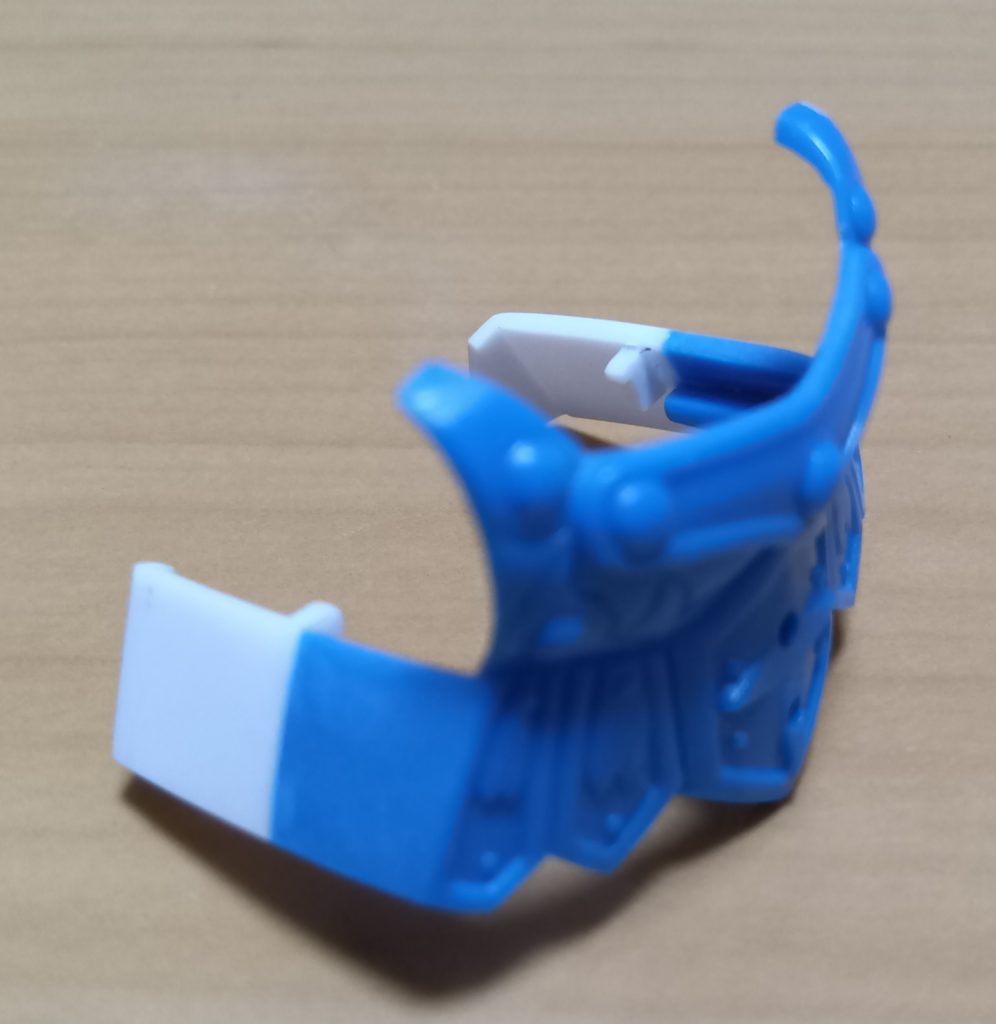 胴体は腰の後ろ半分をプラ板で自作。