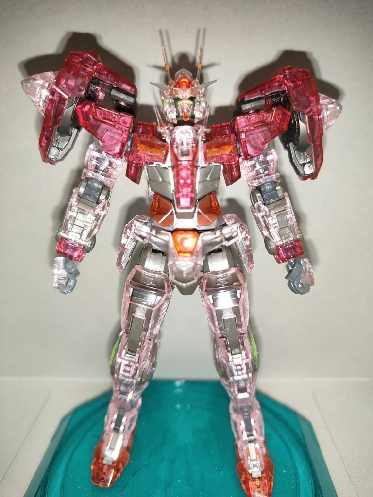 ダブルオーです専用台座に乗せてます