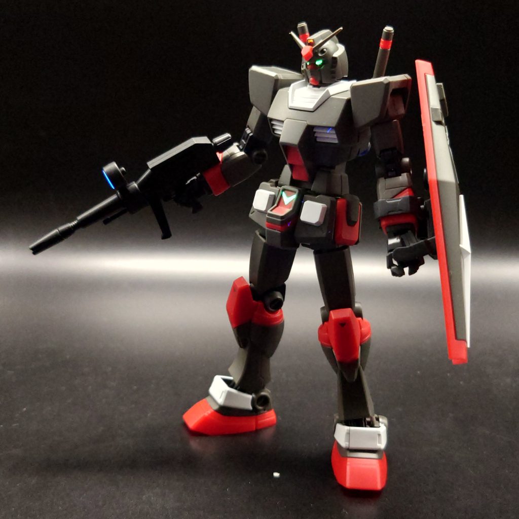 ツインアイ、ウエスト連邦マーク、センサー部を蛍光塗料で塗装。ブラックライトで発光します。