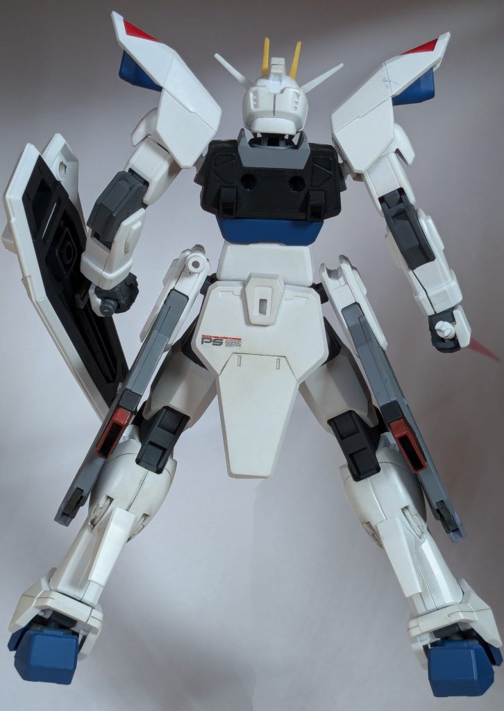 後ろ。う〜ん白のつや消しが上手くいかなかった感じ…