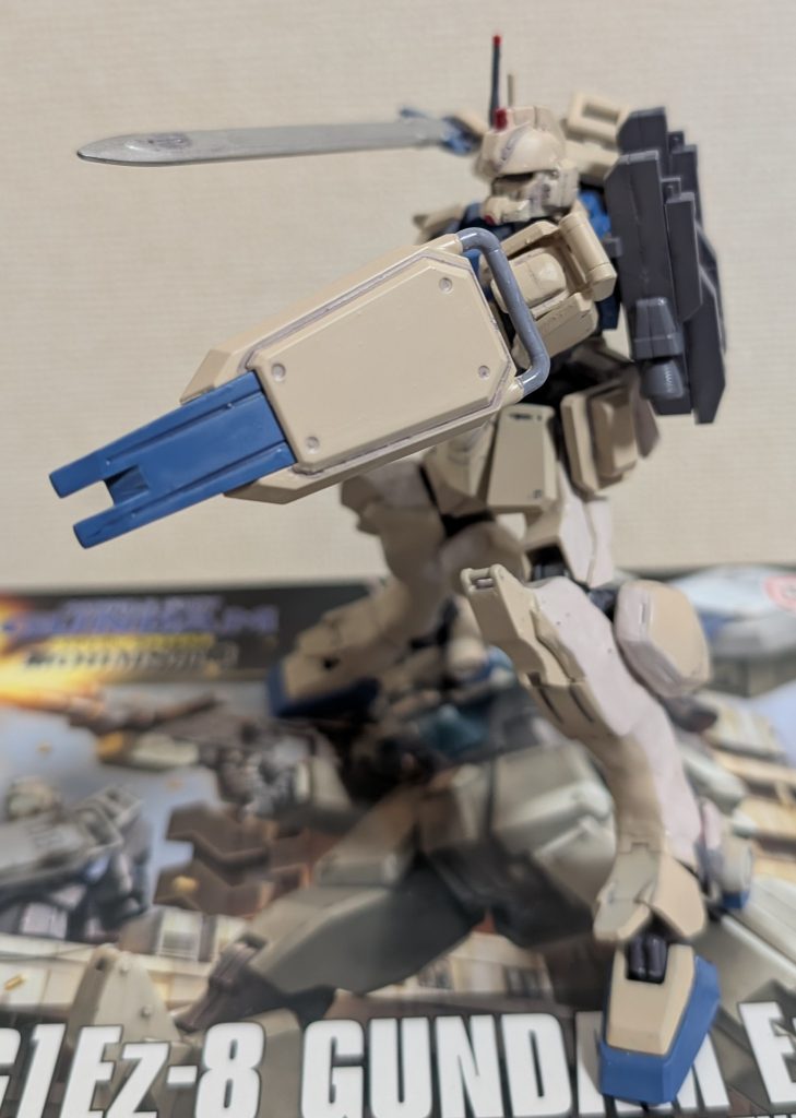 上部の持ち手?をグレーに塗りました。