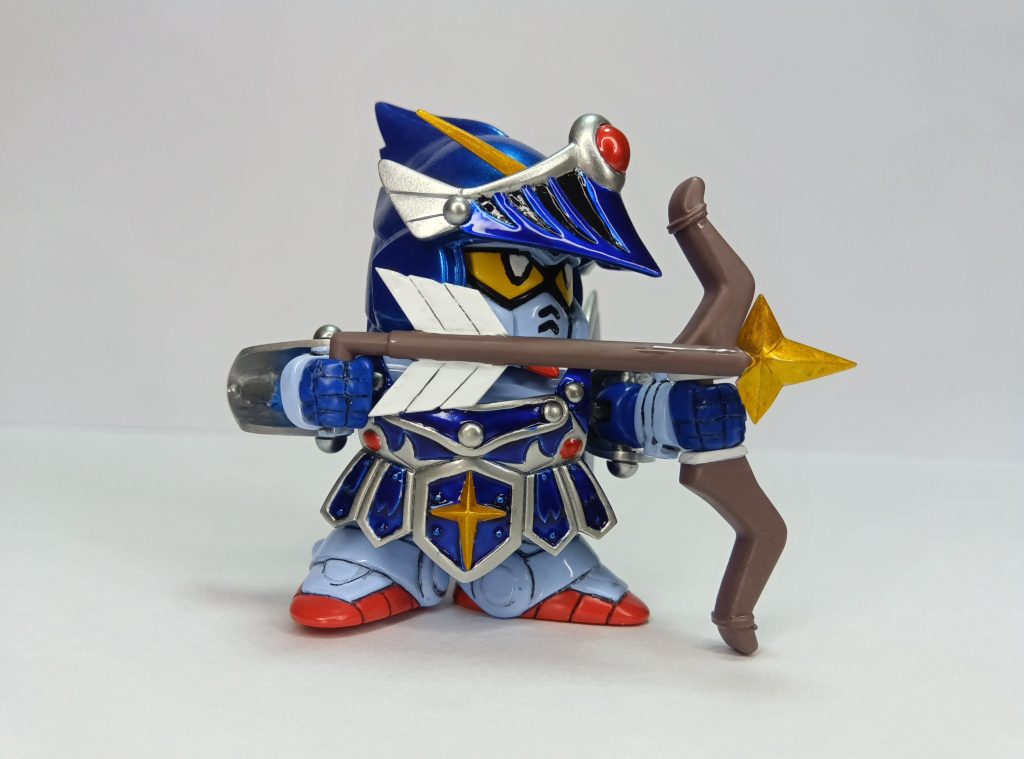 第二章のキーアイテム、光の弓矢BB戦士では弓矢を持つキャラが割といますが、弓は持ち手があるのに、そこから別の持ち手が生えているのに違和感があったので、分割して普通に持たせるようにしました。作ってみてパーツが増えるからだろうと感じました。