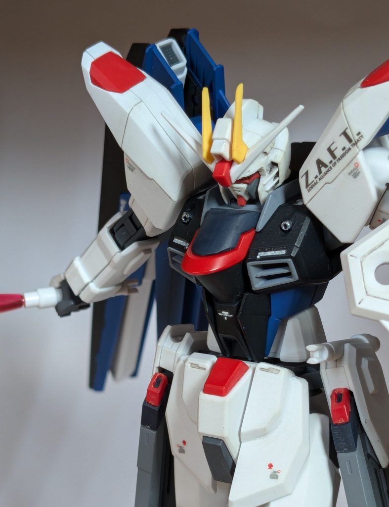 それではアクション!　自由の翼はやっぱかっこいいですね(gandam-hand2)