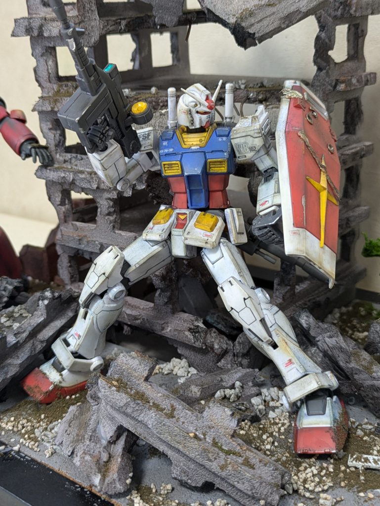 倒壊しかけたピルに隠れながらみたいな…