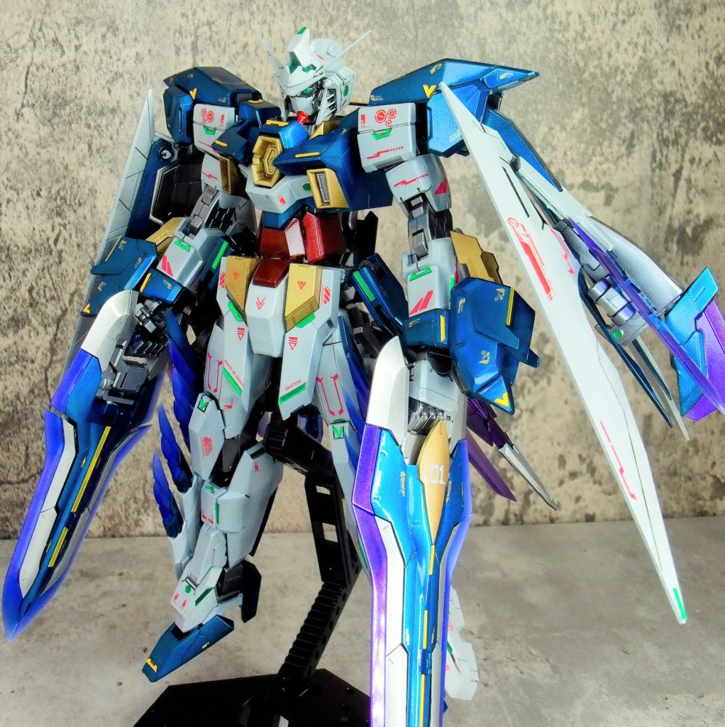 まずは普通の立ち姿。神鳥をイメージしなるべく美しい外見を目指しました。武器はドッズランサーを改造しようとして盛大にぶっ壊したので変わりにブキヤの装備をつけてます。