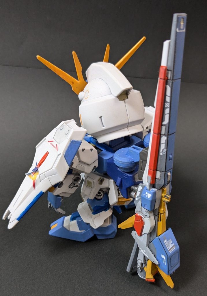 バックショット。ロングレンジフィン・ファンネルの塗り分けは色々解釈が出来て楽しいです