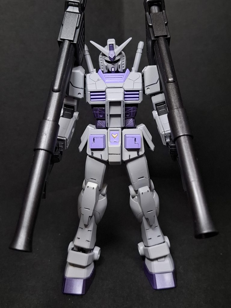 カラーレシピグレーニュートラルグレー:ホワイト(光沢)(2:1)薄紫レッド:ブルー:ホワイト(光沢)(1:1:1)濃い紫(うろ覚え)メタリックブルー:レッド(2:1)フレーム、バズーカ、バーニアメタリックブラック全て水性ホビーカラーです。確かこのレシピで調色していたと思います。濃い紫でメタリックブルーを使った理由は、ブルーがなくなって買いに行こうと思ったけど、行ったら余計なものを買ってきそうだったので、余っていたメタリックブルーをブルーの代用にしようとしたためです。サフだけサーフェイサーEVOをつかってます。