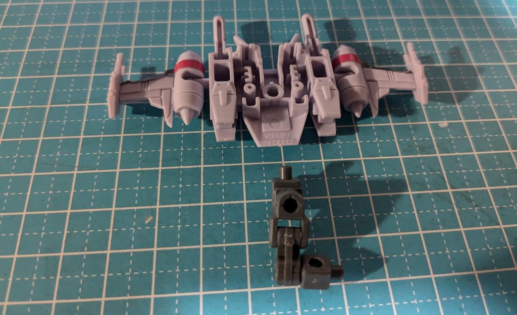 ジョイントパーツを複数組み合わせて、前後に可動することが可能です。単体では本体側の取り付けパーツが付いてないので要注意です