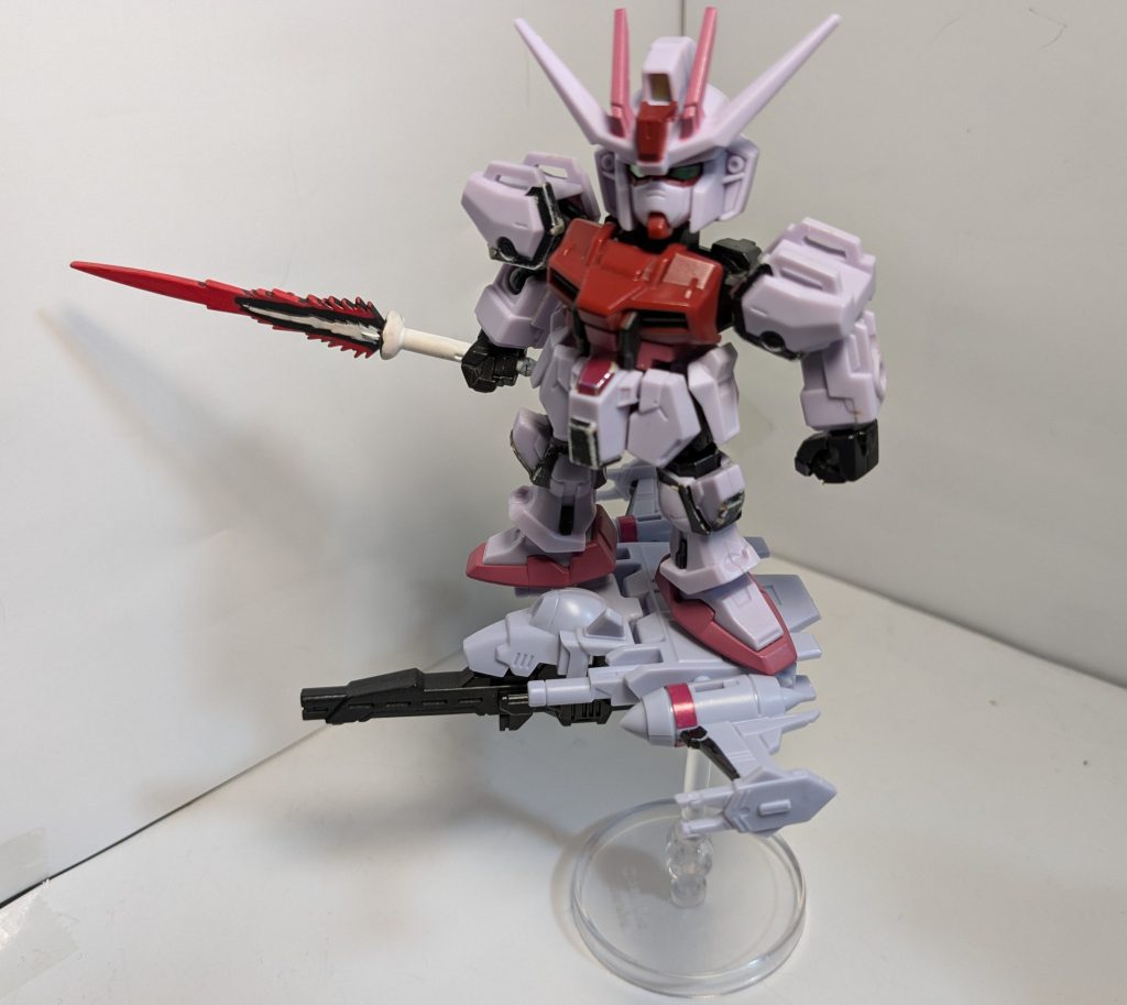 上に乗せることも可能です個人的な印象ですが、単体だけだと他のモビリティジョイントのシリーズに付けられず、水平に取り付けられないので、物足りない感じました。ジャスティス用にビームサーベルが付いてると良いのかもしれませんね