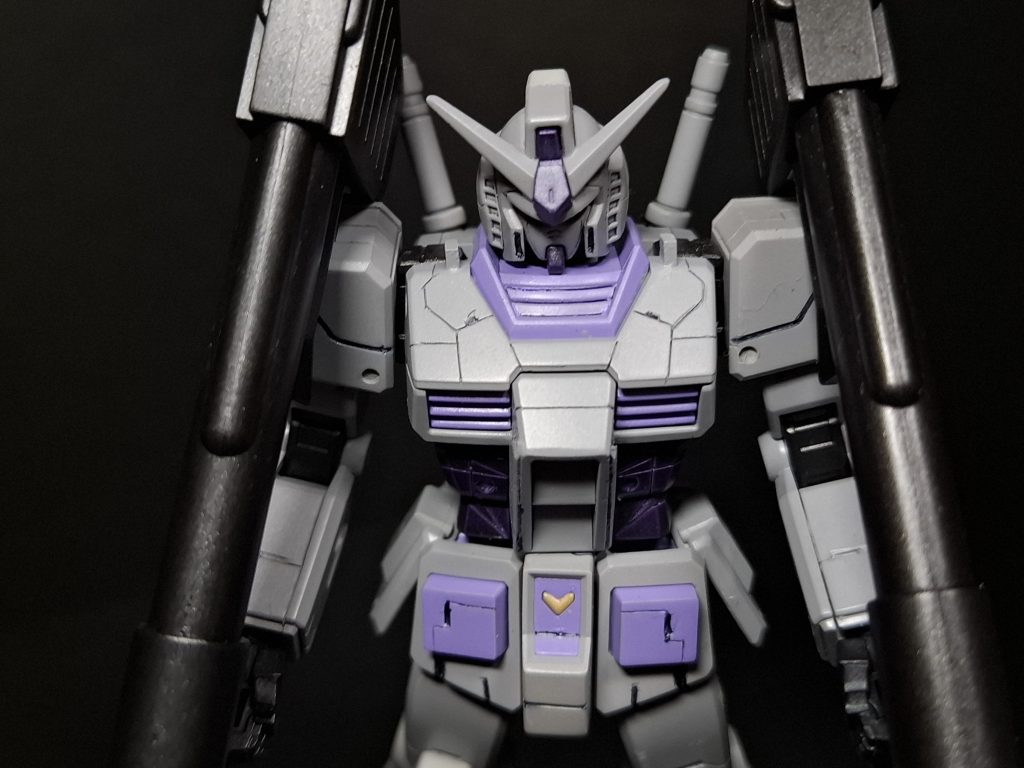 今回特に頑張ったのはスジボリのデティールアップですね。いつもはこんなにやらないんですよ(マジ)プラ板でテンプレートを作ったりしながらスジボリしてました。思ってたより難しくはなかったんですけど、ズレるしどっか行って無くなるしのオンパレードだったため、テンプレートなしで正確に複雑なスジボリをする方法でも探そうと思います。