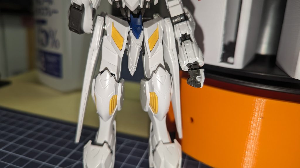 膝のパーツは電源マークに変更するので消しました