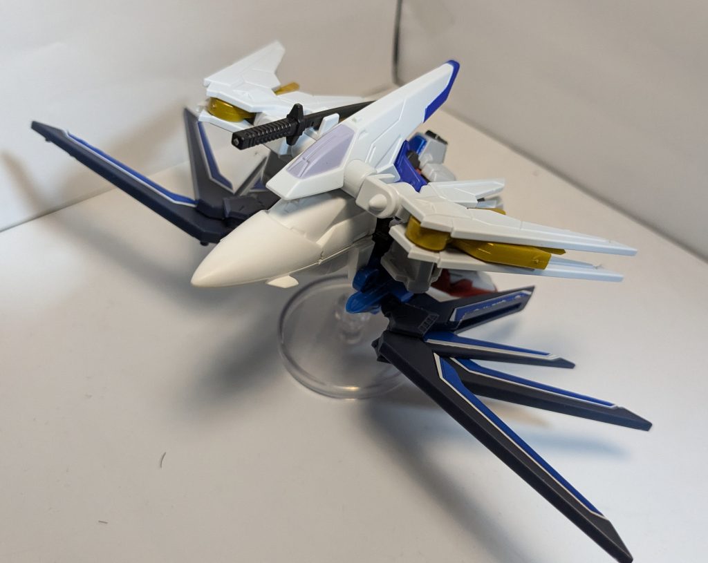 ライジングの機首の取り付け穴とプラウドディフェンダーの取り付け穴を組み合わせます