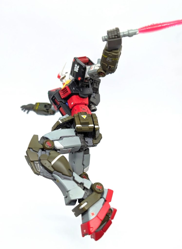 膝の関節の動きがすごい。跳べガンダム！