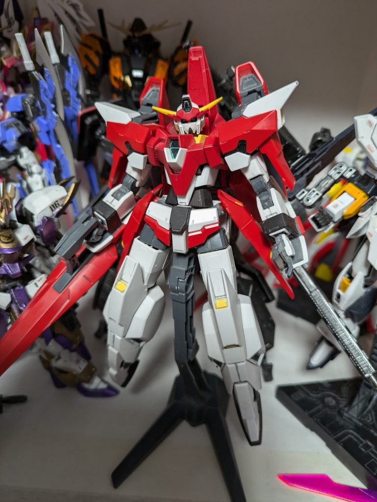 改修前 12年前の姿当時はエアブラシなぞ持ってなかったので本体の赤色と全体の黒部分のみ缶スプレー塗装他は成型色のままでしたさすがに表面の劣化が酷かったので白→全塗装赤と黒→当時のまま黄→成型色関節→ガンメタで塗装しましたほかつや消しとデカールと汚し追加関節の劣化はあまりなかったので補修はとくになし