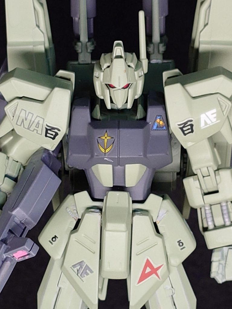 正面のバストアップショット。ロンド・ベル初期の為、ネェル・アーガマ配備となっています。カラーは新型MSのジェガンと同色。