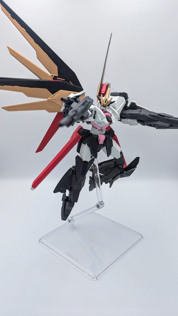 ハイマットモードで。ビームライフルは肩部に磁石でマウント出来るようにしています。