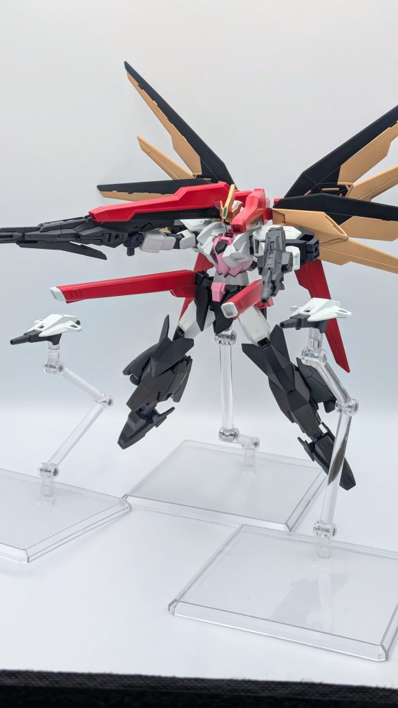 少し引き目の画角で。名前もモーションも全てが格好いい。ライフリ同様、ドラグーンを飛ばして一斉掃射する事で8方向同時攻撃です。