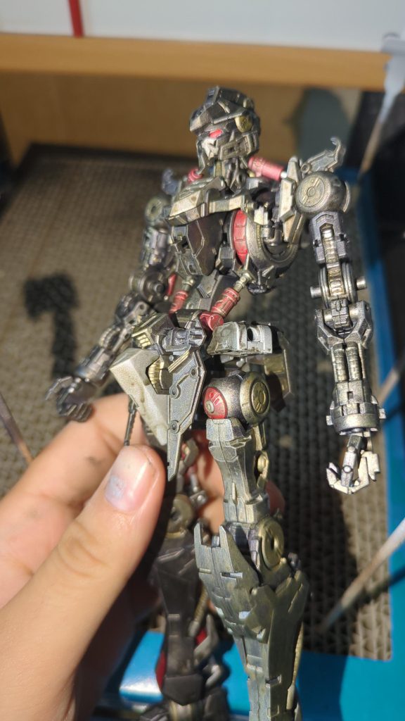 ガンダムフレーム。リアリティを追求して汚しをやってみました。