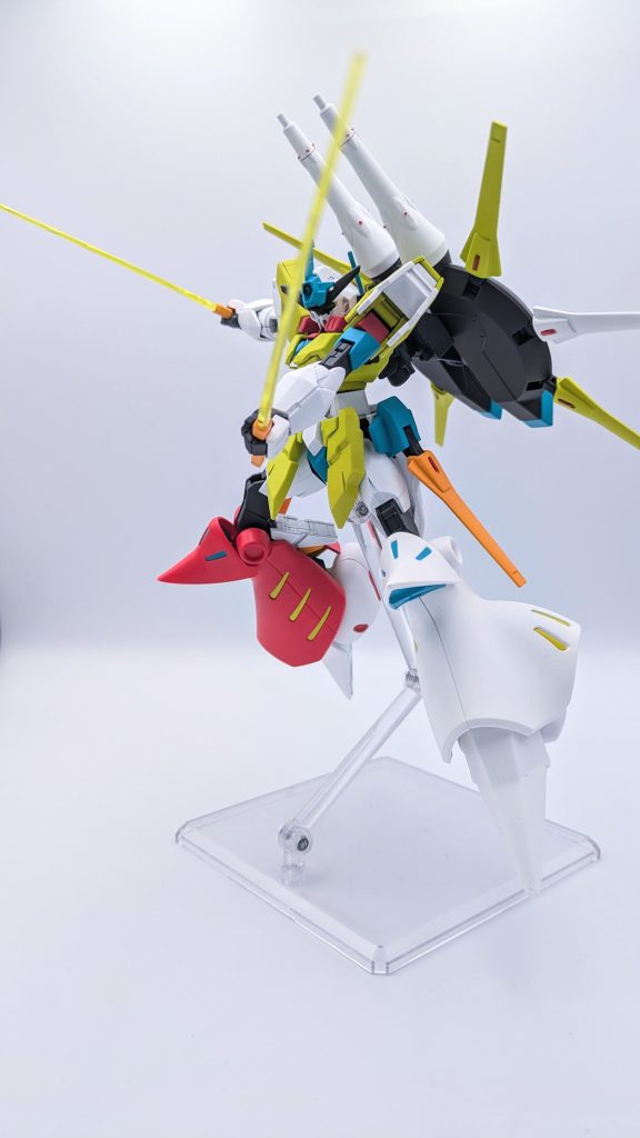 ビームサーベルで。ファンネル、ドラグーンを搭載してる機体はビームサーベルと内装火器1つ程度しか武器無い事多いのを考えると、ストフリとかカルラは勿論、汎用装備も搭載してるνガンダムとかサザビーも凄い。因みに、シナンジュのものです。