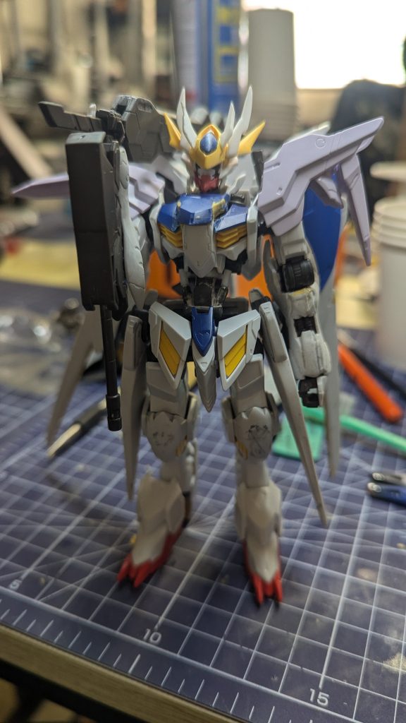 途中で仮組み肩パーツをマルコシアスに バックパックをバエルにして写真では見ませんがテイルブレードをつけました