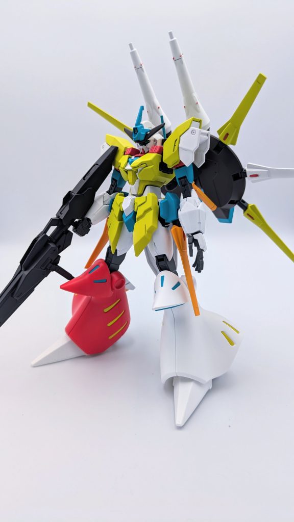 正面から。見た通り自立は一応出来ますが、あまりバランスが良くないので、こんな感じに後ろ向きになってしまいます。ムラサメ改、陸戦型ガンダム系と同じ様な感じです。