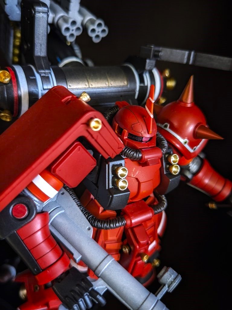 このキットは可動域はほとんどないと考えたほうがいいですねあと無理にポーズ作ろうとすると台が倒れます!