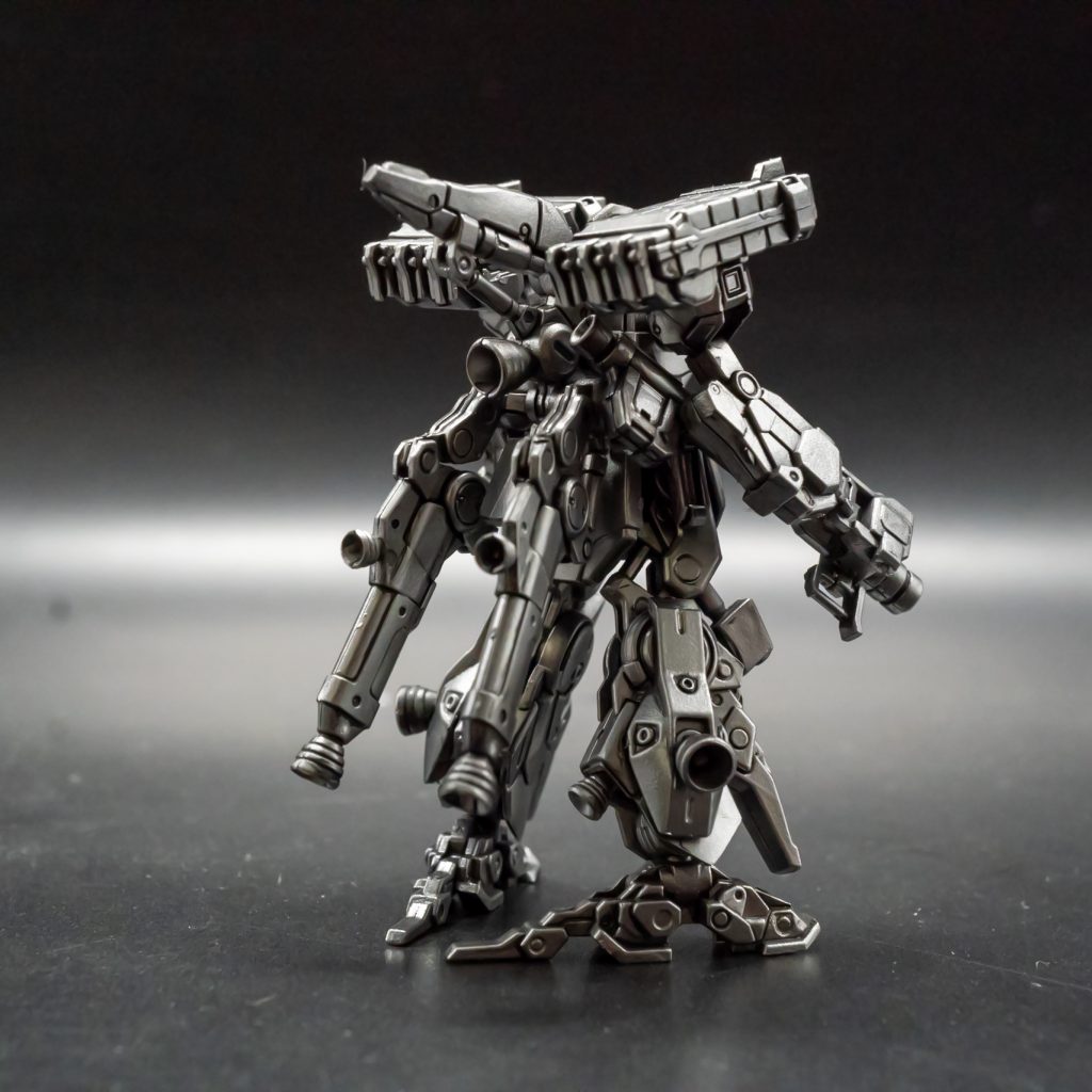 スミ入れは、タミヤエナメル塗料スミ入れブラックです。これも、特に割れません。