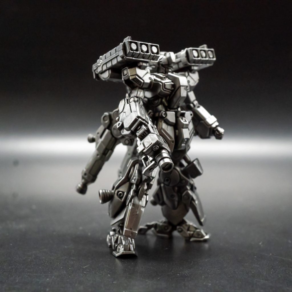 マルチプライマーを塗装後は、特に割れませんでした。その後は、あえて割れそうなラッカーで塗装しましたが、割れませんでした。プライマー凄いな(^_^;)