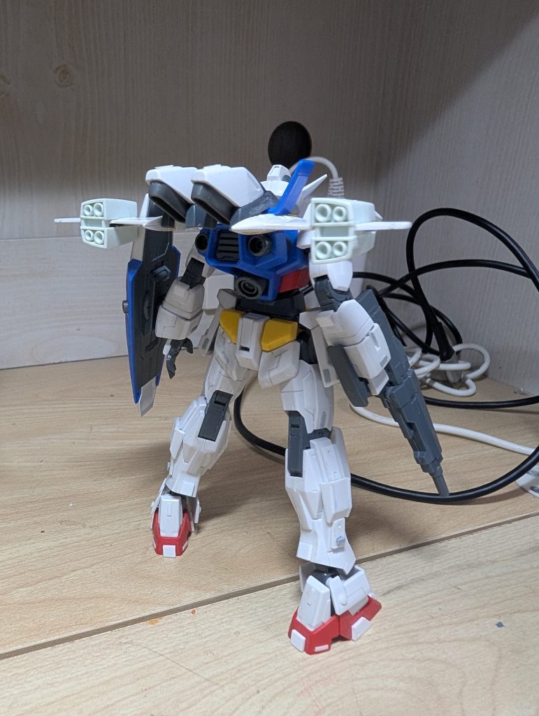 バックパックの改修にはダブルゼータとゼフィランサスのコアファイターとEGストライクの膝パーツを使いました。