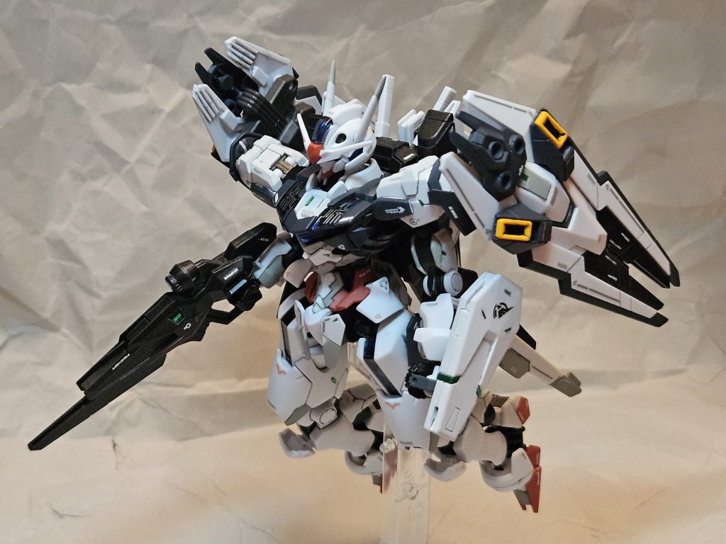 アサルトモードルブリスのビットを装着し、機動力を高めた強襲型の状態です。