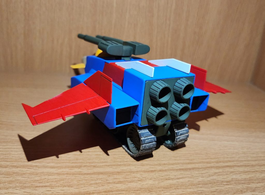 後ろからスラスターとビームキャノンはガイヤノーツのオリーブグリーンなんでこれ使わなかったのかってくらい初代ガンダムの謎グリーンにソックリで気に入りましたゴム丸出しなのでキャタピラだけウェザリングしてます