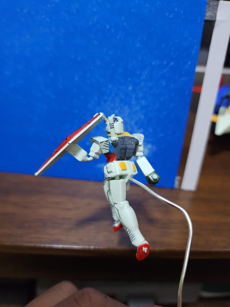 左手側曲げた間接の針金が味わい深いです