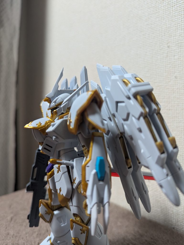 シール部分はガンプラマーカーで後から塗ります笑