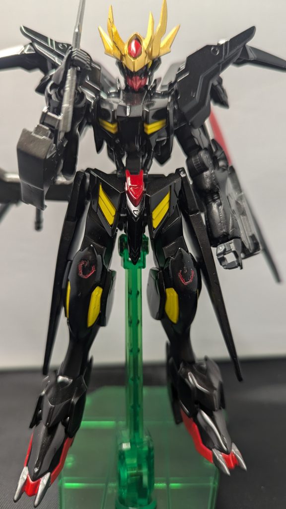 色塗り完成全体を黒ベースに赤い所はモンザレッドで武器類はスターブライトアイアンで足の爪はガンメタで塗装しました