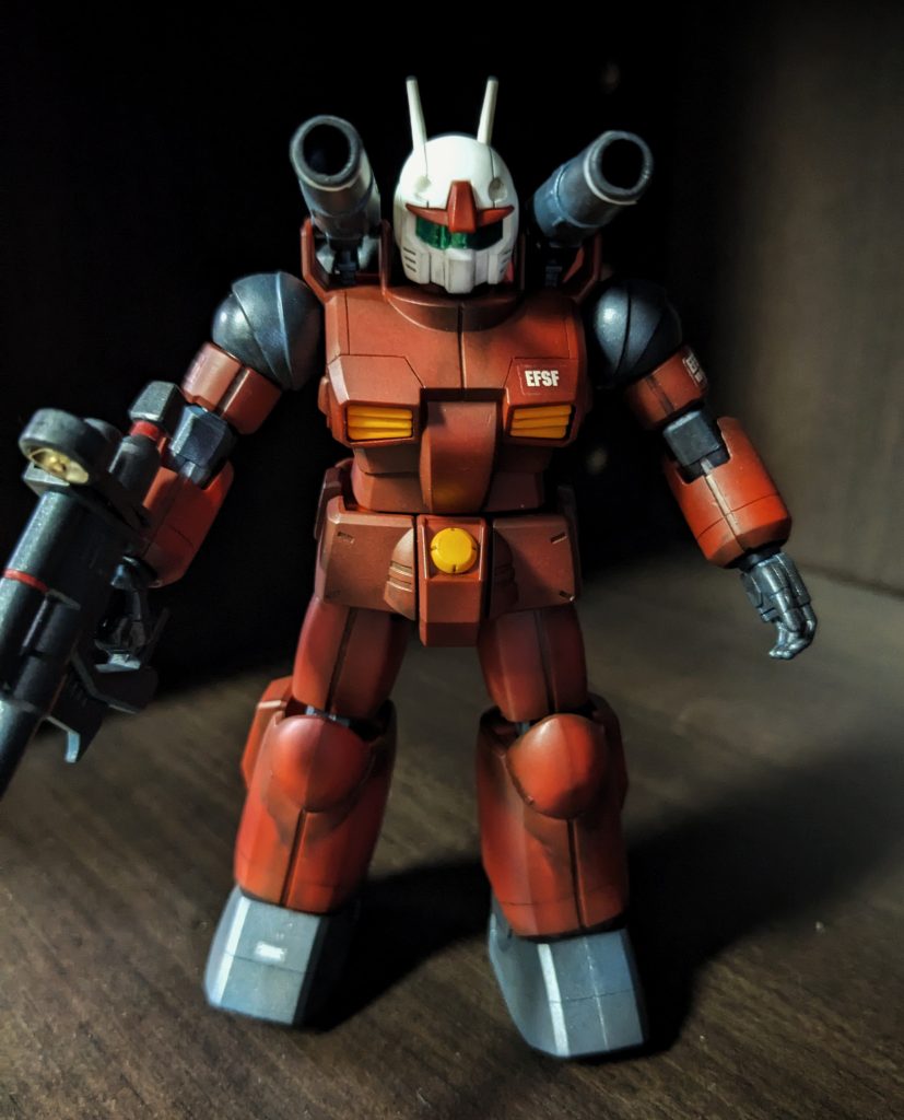 非常に パーツも少なく 作りやすいキットですが それだけに細かいところに気をつけて作ると味が出てきますね 今回は 胸部分のスジボリをしたくらいですが、自己満足です。