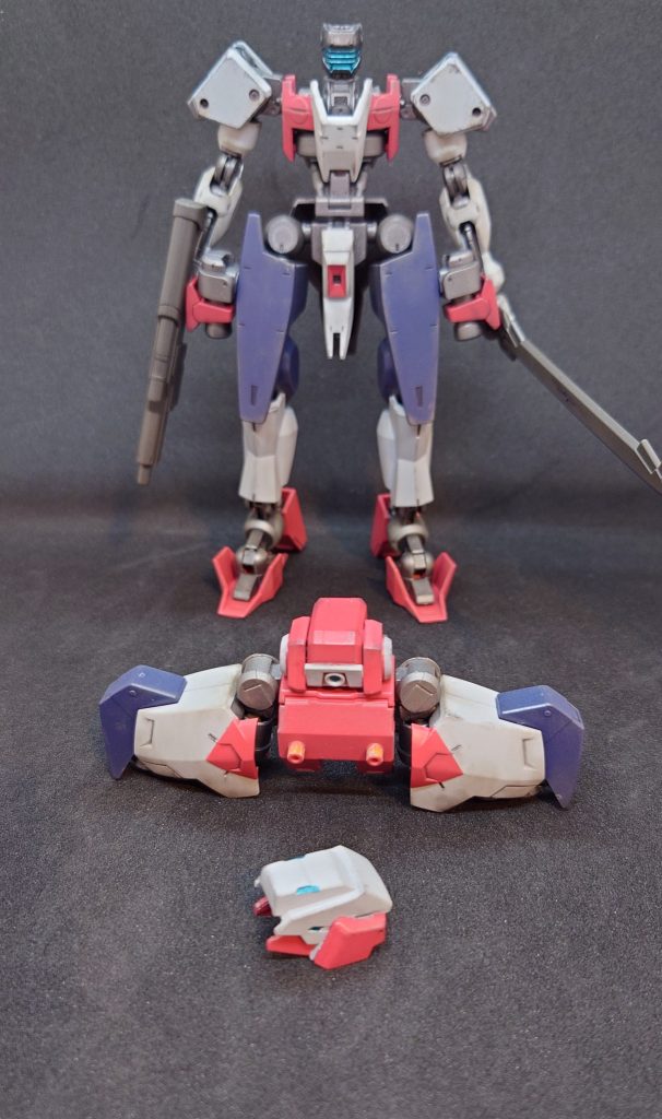 頭部はマルコシアスのふくらはぎを加工して作成。コクピットブロックはシュヴァルベカスタムの膝パーツを加工したものです。