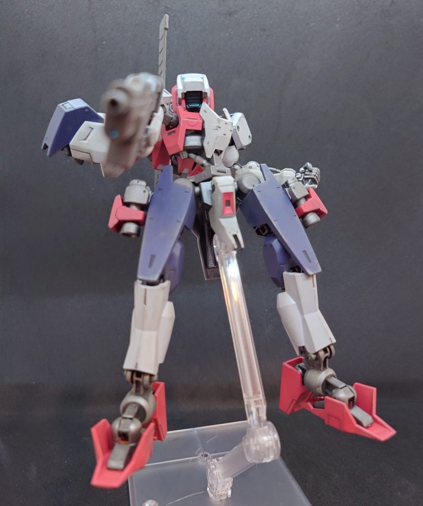 強そうなんだか弱そうなんだかよく分からない機体になりましたが、エンゾの様なオリジナルのヘキサフレーム機体を作りたいと思い作成しました。ほぼパーツはユーゴーですが、ユーゴーの特徴をことごとく潰すことでかなりのイメチェンになったのではないでしょうか。