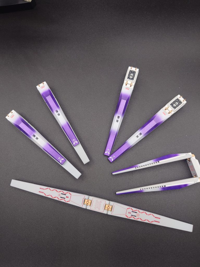 ファンネルのグラデーション塗装はこんな感じ内側の赤はたぶんエナメル塗料の赤だったかと思います