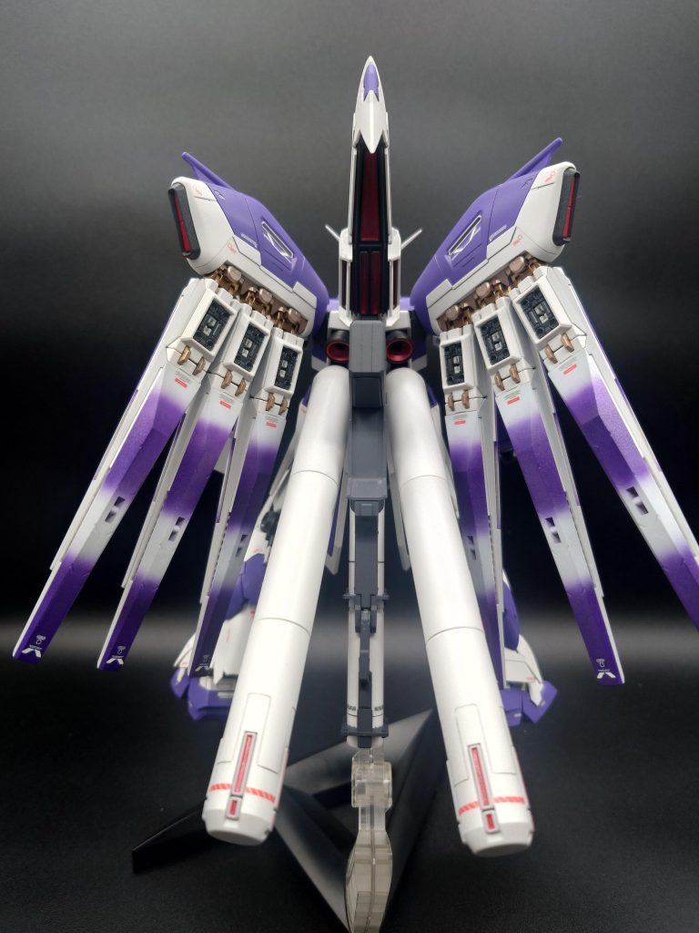 プロペラントタンクの根元付近のデカールが片方剥がれてるので、逆向きにしてます